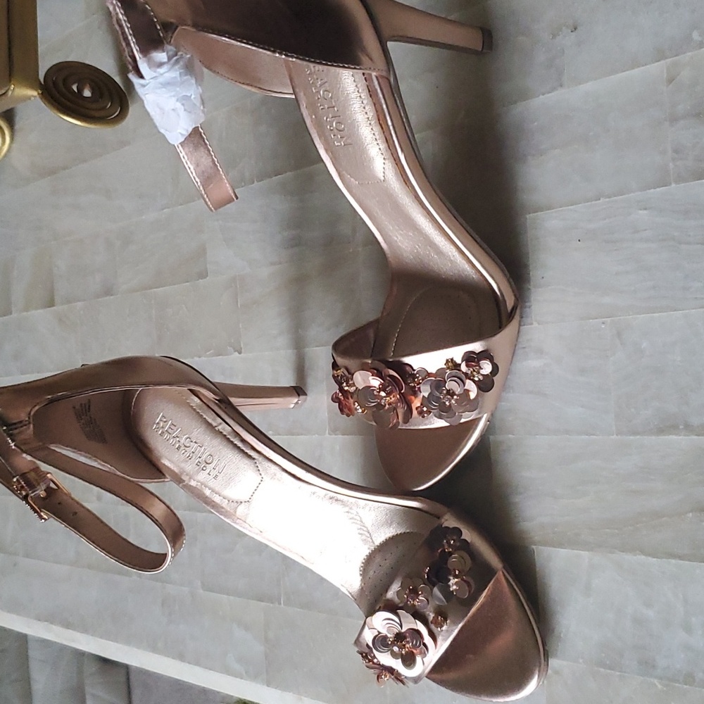 BRAND NEW  BRONZE KENNETH COLE HEELS